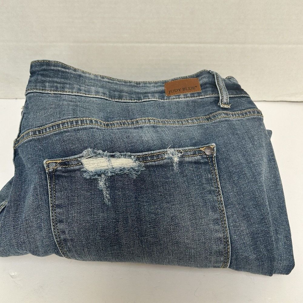 Judy Blue Mid-Rise Distressed Boyfriend Cropped Capri Style #8286 size 24W